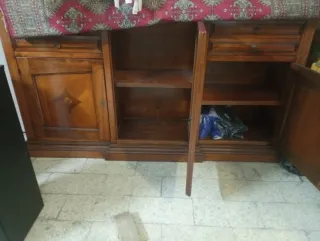 Credenza in legno con tessuto