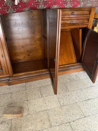 Credenza in legno con tessuto