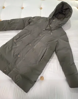 Abrigo plumífero Zara verde oliva