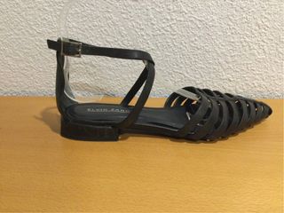 Sandalias planas piel negras