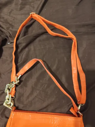 Bolso naranja efecto piel cocodrilo
