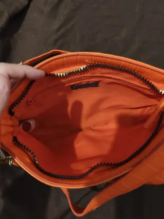 Bolso naranja efecto piel cocodrilo