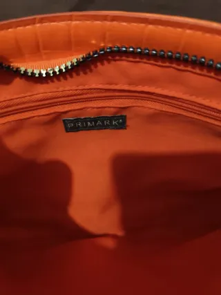 Bolso naranja efecto piel cocodrilo