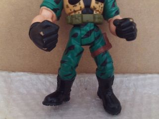 muñeco pequeños guerrero chip hazard 17 cm