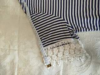 Camiseta rayas azul marino y blanco