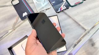 iPhone 13 Pro max 256gb Verde con 5 Fundas