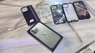 iPhone 13 Pro max 256gb Verde con 5 Fundas