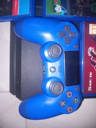 PS4 (PlayStation 4) + 3 Juegos + Auriculares