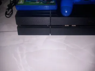 PS4 (PlayStation 4) + 3 Juegos + Auriculares