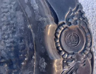 Plato de estaño (Alemania) con enganche mural