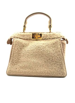 Borsa Fendi Peekaboo media in shearling beige