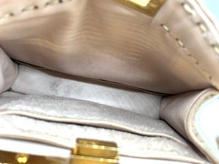 Borsa Fendi Peekaboo media in shearling beige