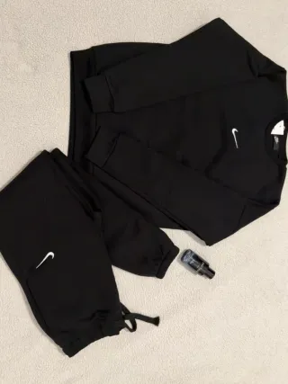Conjunto deportivo Nike negro