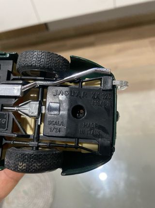 Coche miniatura Jaguar negro