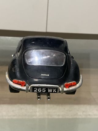 Coche miniatura Jaguar negro