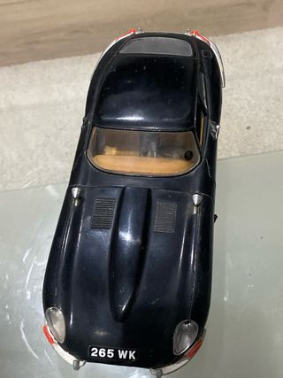 Coche miniatura Jaguar negro