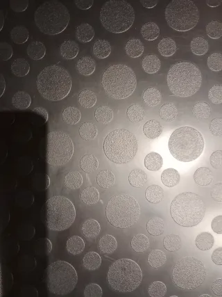 Soporte para portátil con diseño de círculos