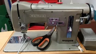 Maquina de coser con mueble