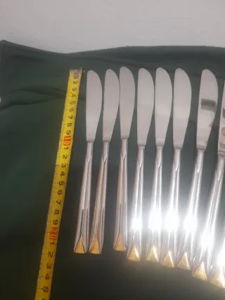 14 coltelli vintage...sono 9 normali e 5 da dolce