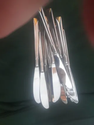 14 coltelli vintage...sono 9 normali e 5 da dolce