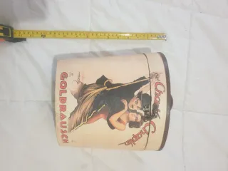 Bonita caja ovalada antigua