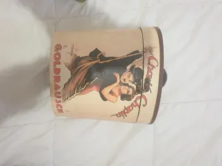 Bonita caja ovalada antigua