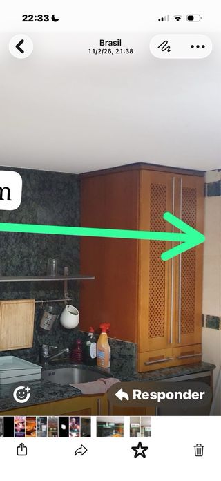 Cocina de chalet con horno y microondas