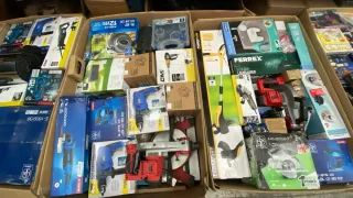 Palet de herramientas: taladros, sierras, lijadora