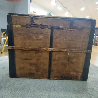Baúl antiguo de madera