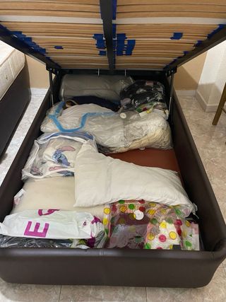 Urge!! Vendo Colchón y Canapé de piel