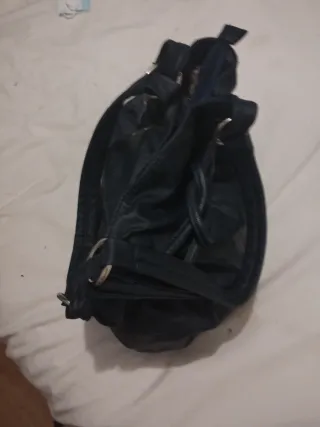 Bolso azul oscuro de piel sintética