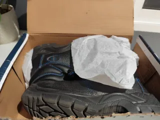 Botas de seguridad negras y azules