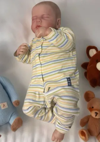 Muñeca bebé realista