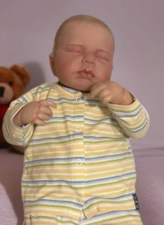 Muñeca bebé realista