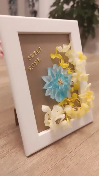 Cornice decorativa 3D con fiori e scritta