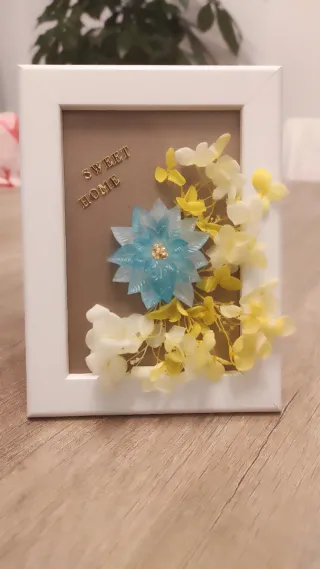 Cornice decorativa 3D con fiori e scritta