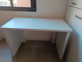 Escritorio de madera blanco-gris