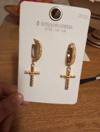 Pendientes Stradivarius Cruz Dorados