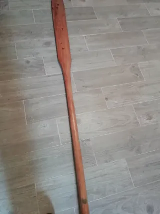 Rezón ancla antiguo de hierro y otras cosas