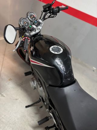 Suzuki GS 500 Naked Negra