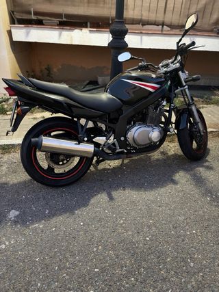 Suzuki GS 500 Naked Negra