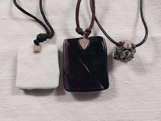 3 Collane 2 ciondoli di pietra e vetro