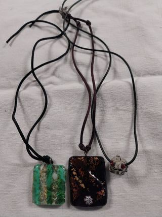 3 Collane 2 ciondoli di pietra e vetro