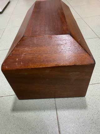 Virgen Inmaculada en vitrina de madera