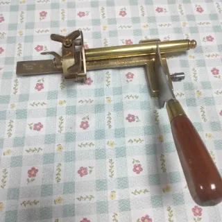 Corta tiras  de cuero, marca Blanchard France ,