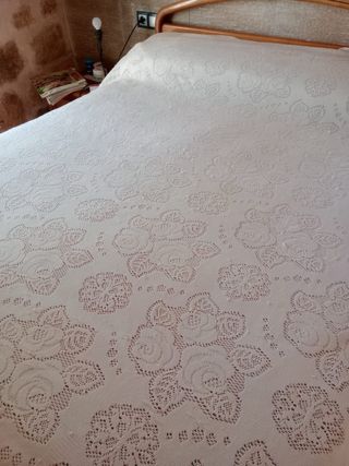 Colcha calada blanca