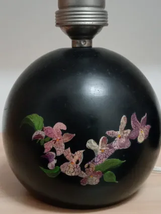 Lámparas de mesita de noche negras con flores