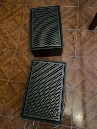 Toca-discos de vinilo y algunos discos antiguos