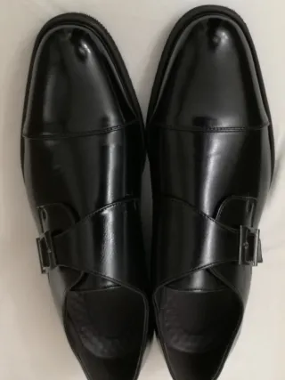 Zapatos de vestir negros con hebilla