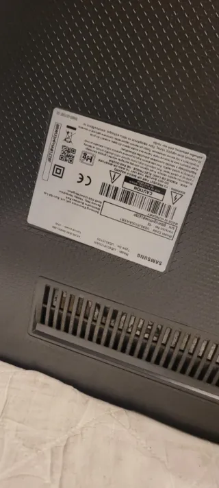 Televisor Samsung Negro y Plateado